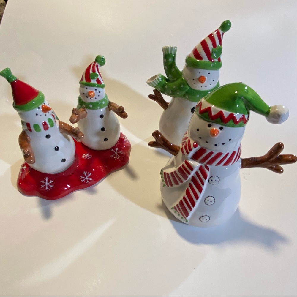 Simply Snowman Sugar/Creamer/S&P set like new from 2006, never used in box